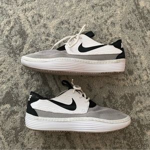 Mens Nike sneaker size 9